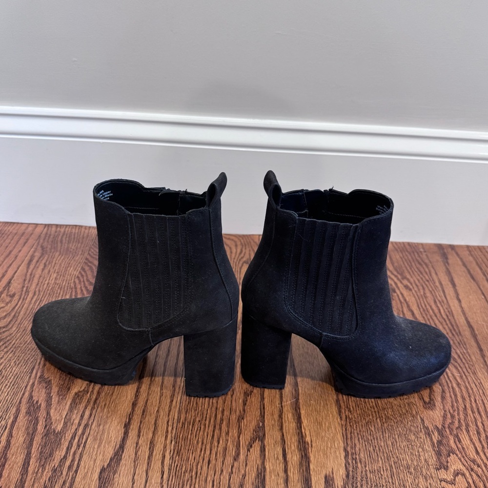Never worn women's Black Ankle Boots
